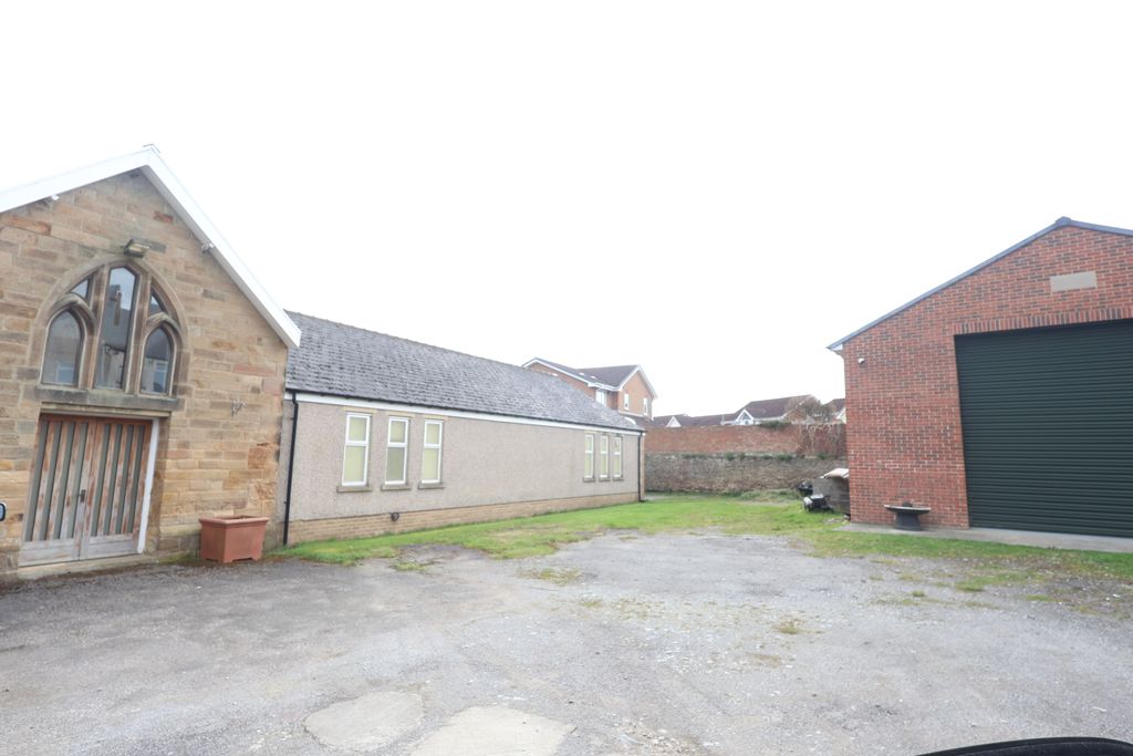 Detached Garage/Parking- click for photo gallery